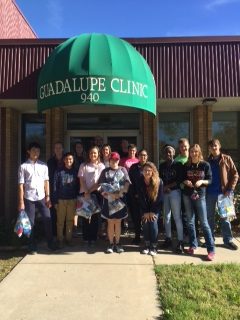 students-giving-care-packages-to-guadalupe-clinic