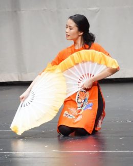 Nguyen fan dance