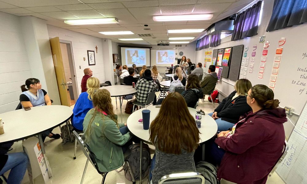 Award-winning author Clare Vanderpool visits Newman classes – Newman Today