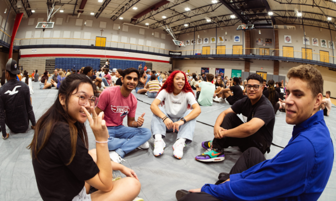First-year students meet during the Jet Connections session with Playfair in the Fugate Gymnasium.