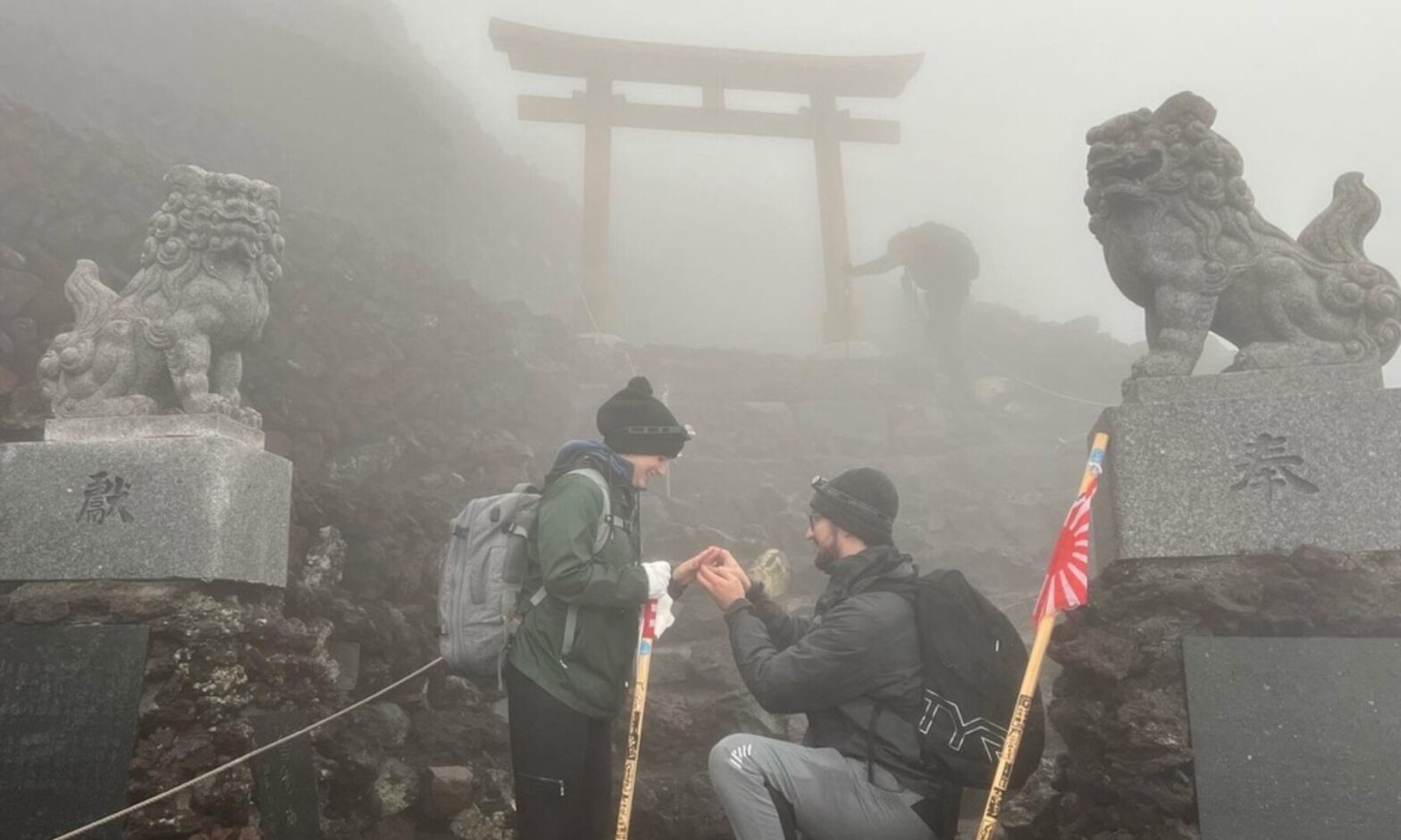 Newman alumnus Daniel Knolla proposes to alumna Marie Moore on top of Mount Fuji in Japan.