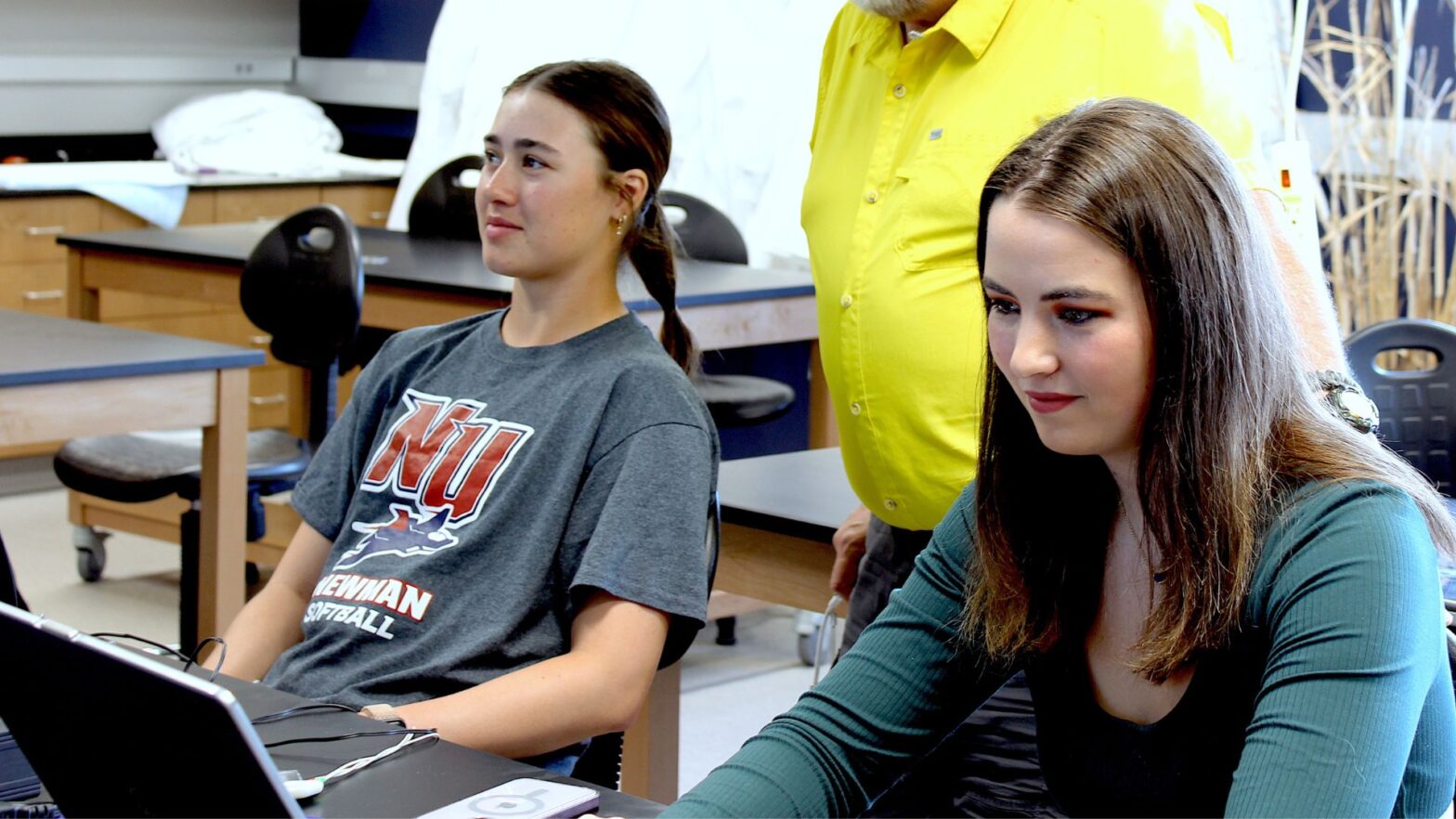 Student Shelby Bussman (right) conducts research in a class at Newman University.