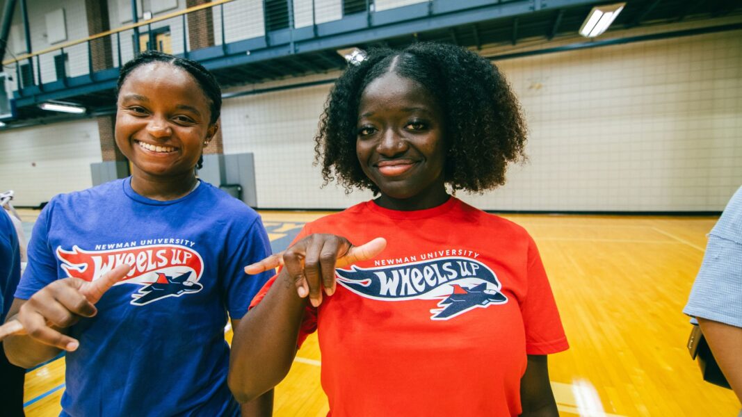 Smith (center) does the "Jet" sign with her hand during the Jet Connections event at orientation for first-year students.