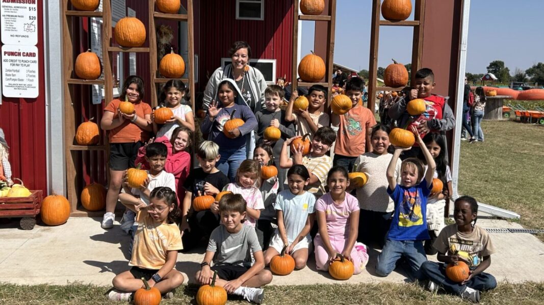 Long and her class of third graders visit a pumpkin patch