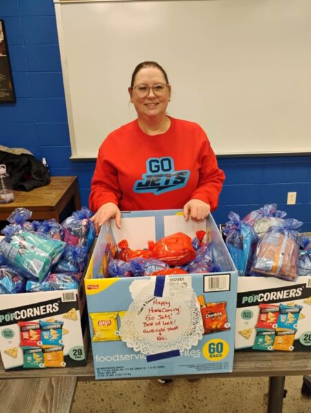 Griffin's boxes of goodies includes a note: "Happy Homecoming! Go Jets! Best of Luck! Great Western Dining café staff and Kelli."