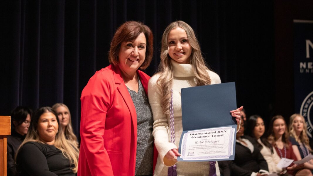 (From left to right) Lugo-Baez awards Metzger the 2025 Distinguished Bachelor of Science in Nursing Graduate Award.