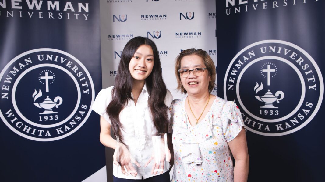 Pham, recipient of the Surendra P. Singh Outstanding Freshman in Biology Award, with her mother.