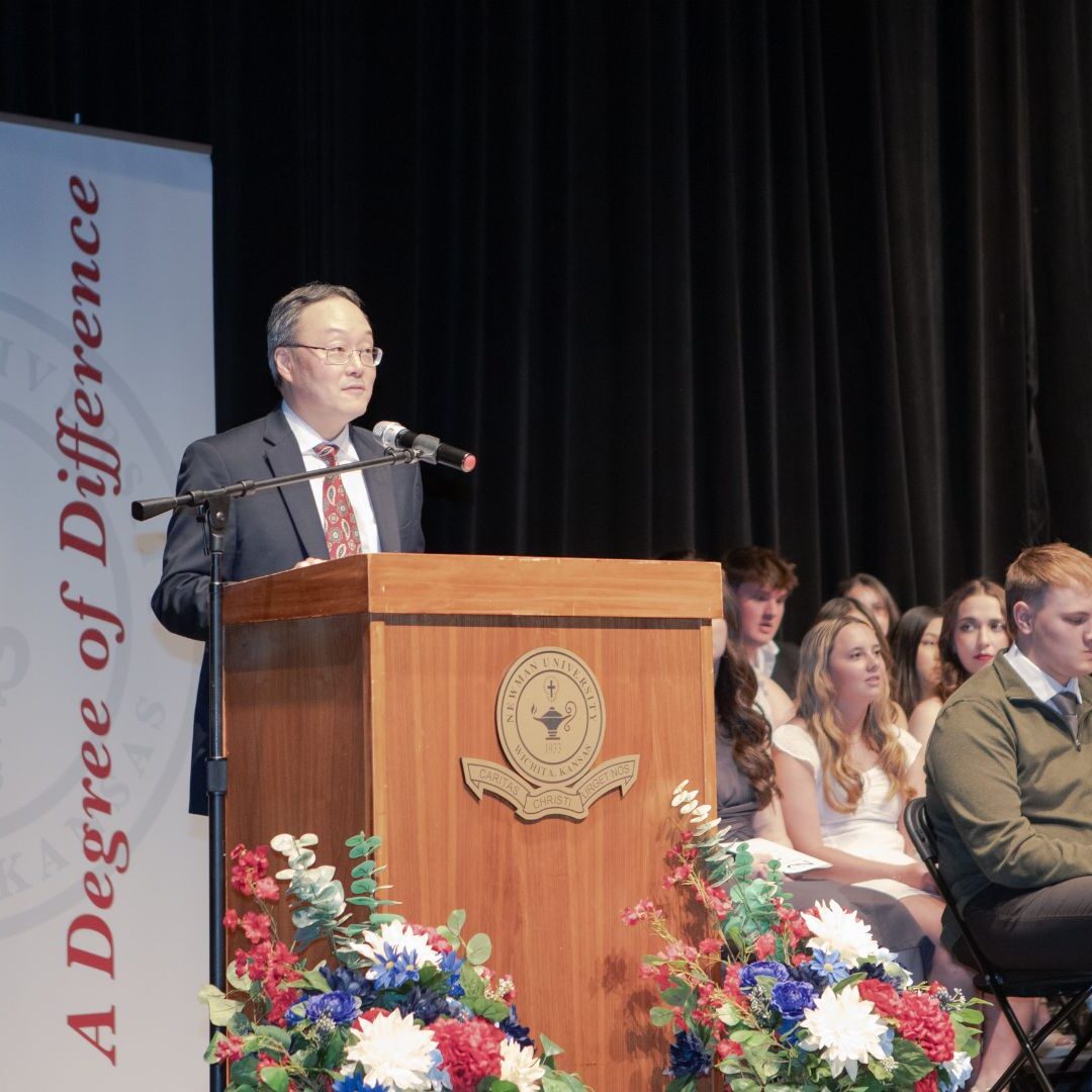 Cho addresses the graduates.